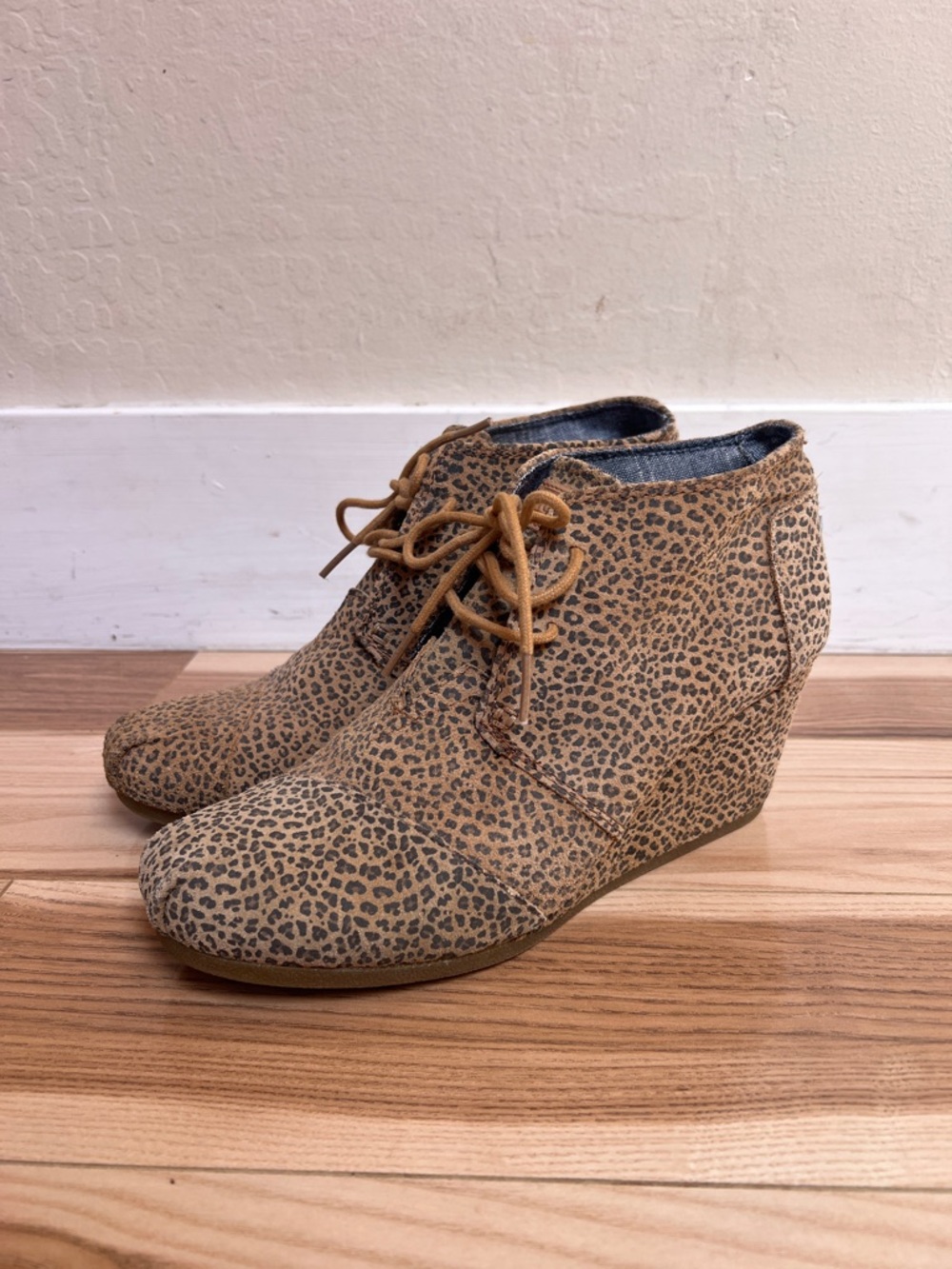 TOMS Women's Desert Wedge ankle booties in a leopard print